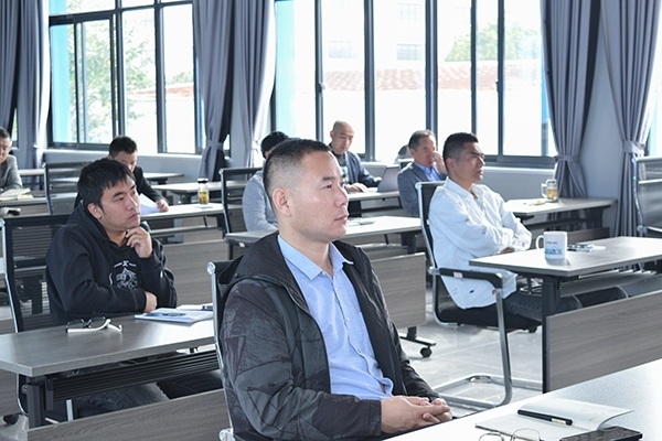 銷(xiāo)售精英參會(huì)