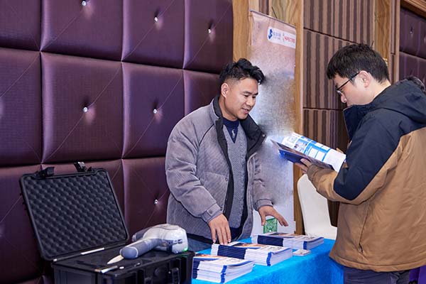 為嘉賓介紹我司產(chǎn)品