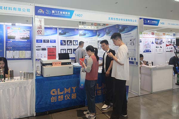 為來賓介紹創(chuàng)想儀器優(yōu)質(zhì)產(chǎn)品
