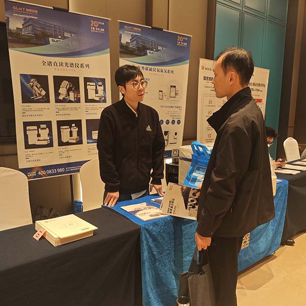 為來(lái)賓介紹創(chuàng)想儀器優(yōu)質(zhì)產(chǎn)品